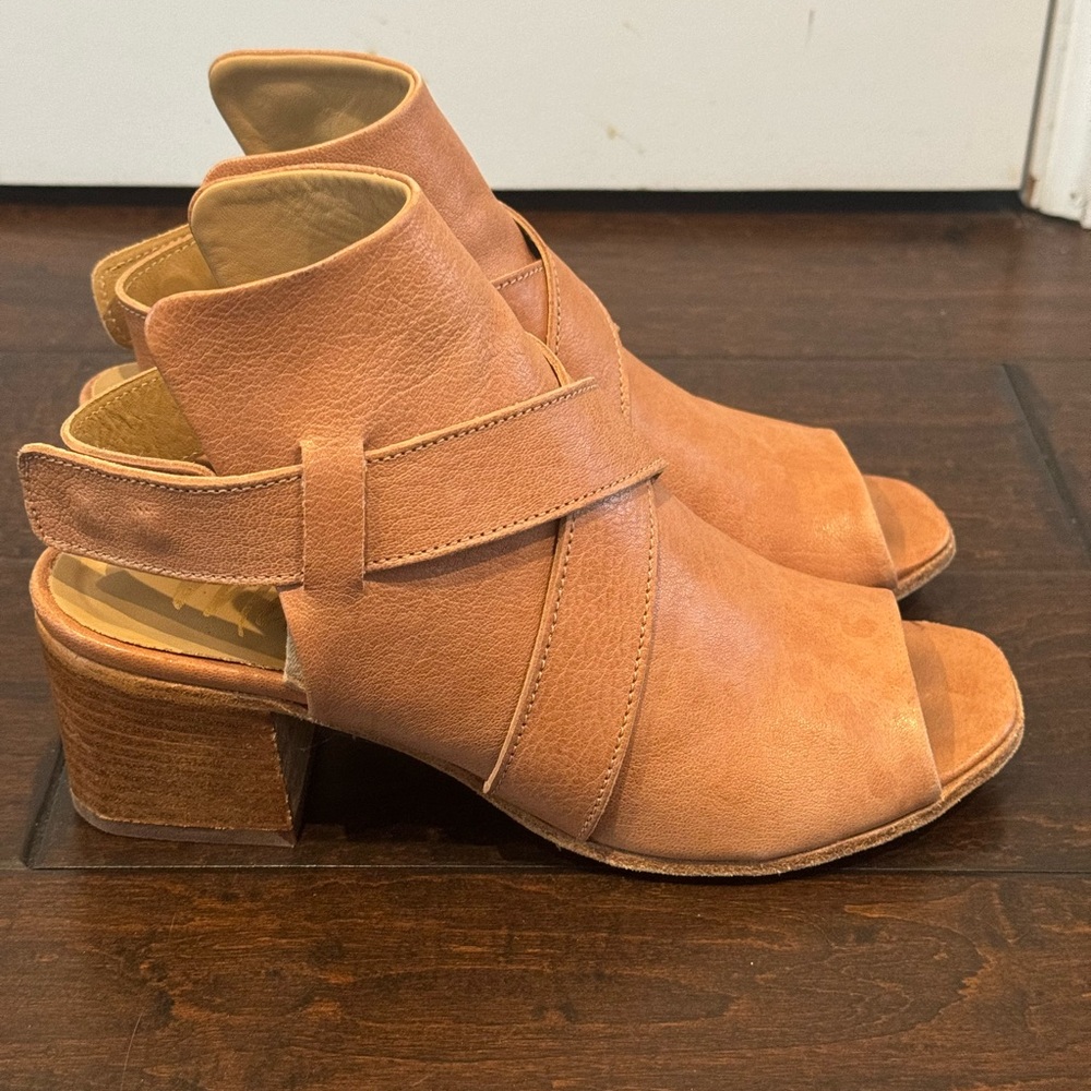 Mimosa leather shoes
